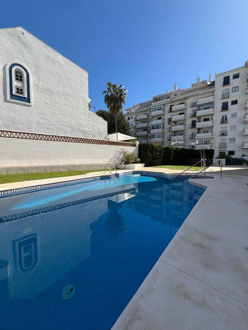 Piscina de Casa adosada en venda en Fuengirola amb Aire condicionat, Jardí privat i Terrassa