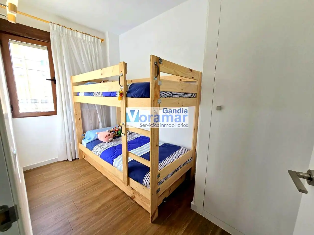Habitación de Apartamento de alquiler en Gandia con Aire acondicionado, Terraza y Amueblado