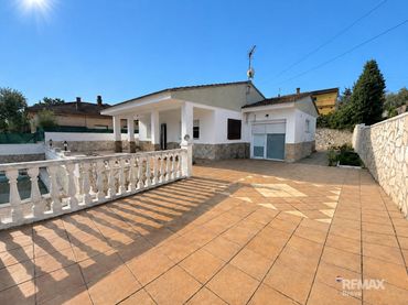 Chalet con piscina en venta en Calle Rovello