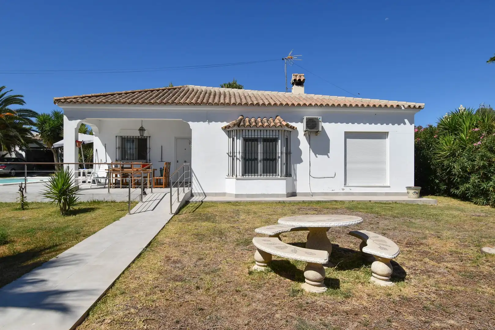 Vista exterior de Casa o xalet en venda en Chiclana de la Frontera