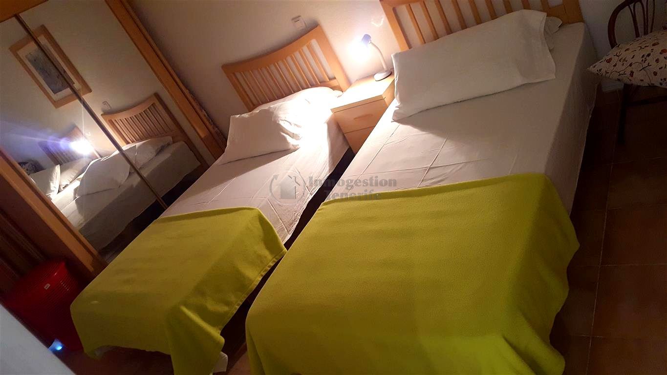 Dormitori de Apartament en venda en Arona amb Moblat, Balcó i Piscina comunitària