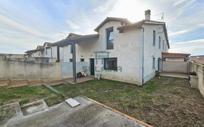 Exterior view of Single-family semi-detached for sale in A Merca    with Heating and Private garden