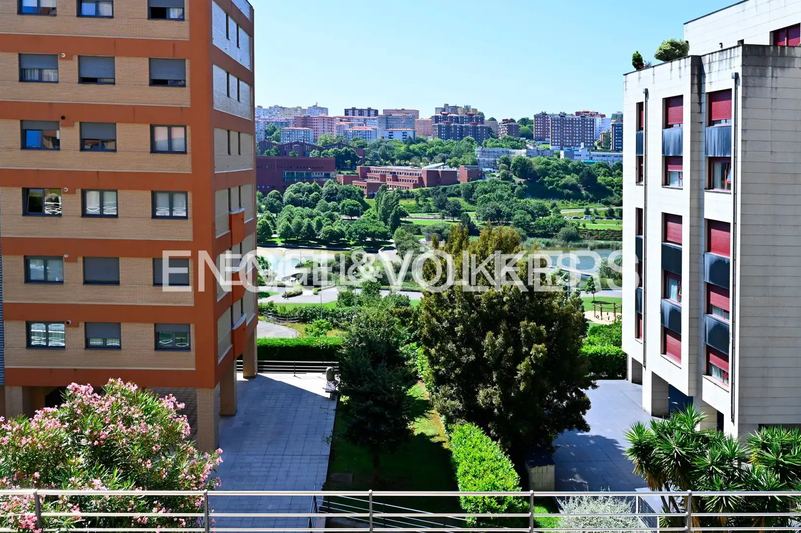Vista exterior de Piso de alquiler en Santander con Calefacción, Trastero y Piscina