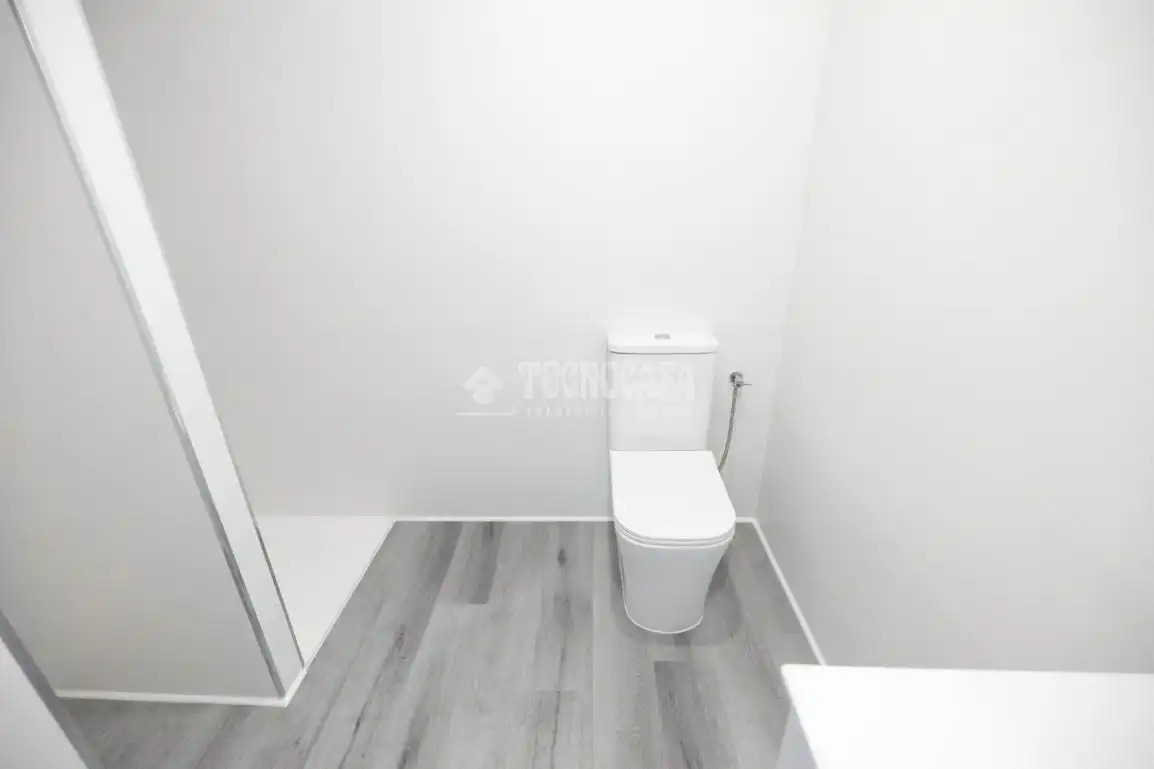 Baño de Piso en venta en Telde con Alarma
