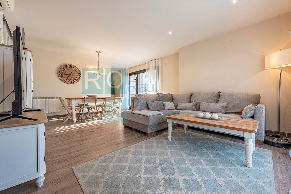 Sala d'estar de Casa o xalet en venda en Cambrils amb Aire condicionat, Calefacció i Jardí privat