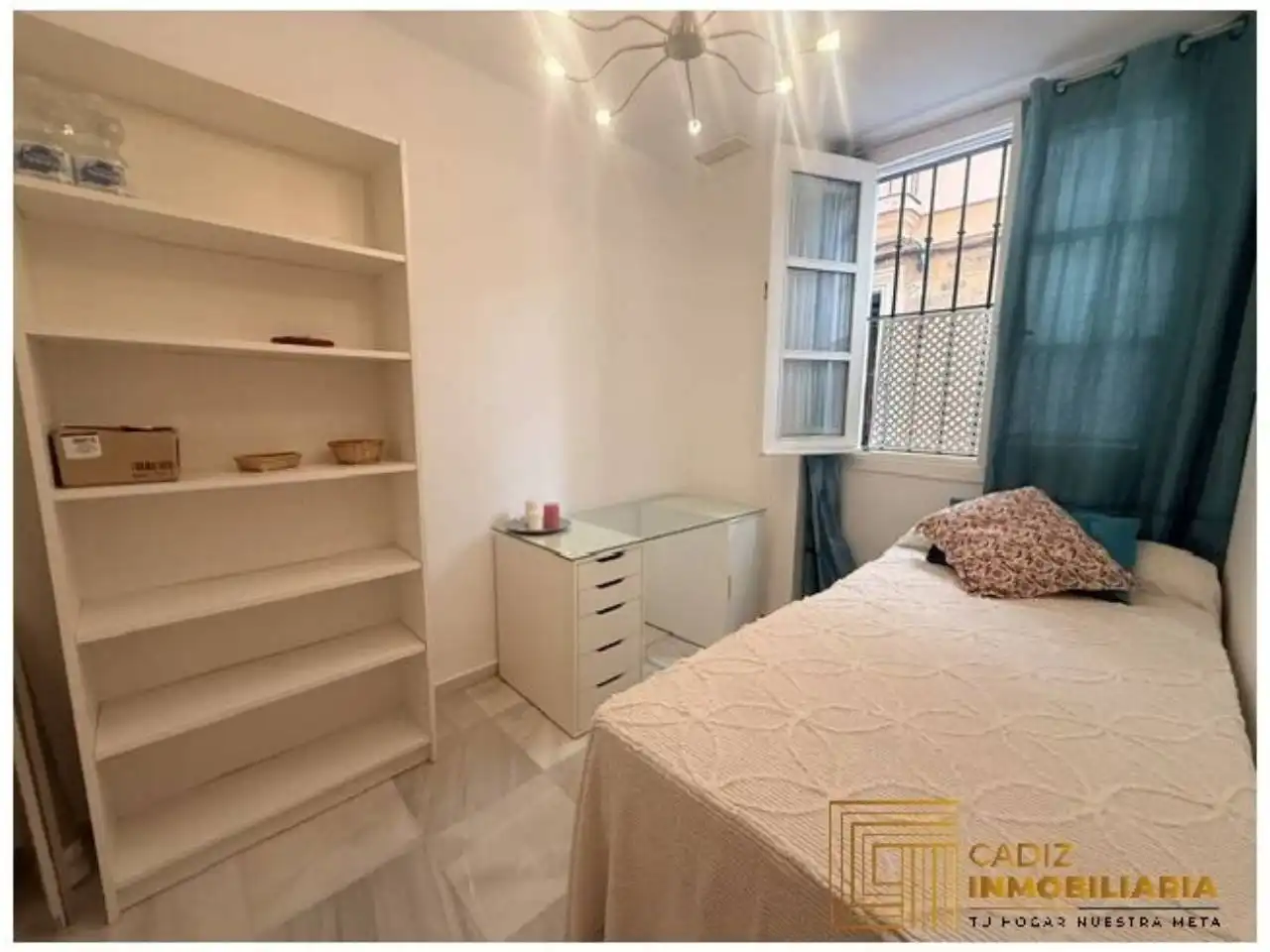 Schlafzimmer von Wohnung zum Verkauf in Cádiz mit Klimaanlage