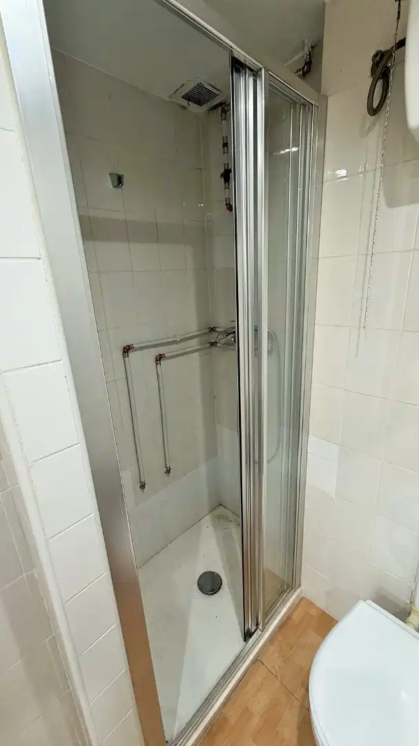 Baño de Local de alquiler en Valencia con Aire acondicionado