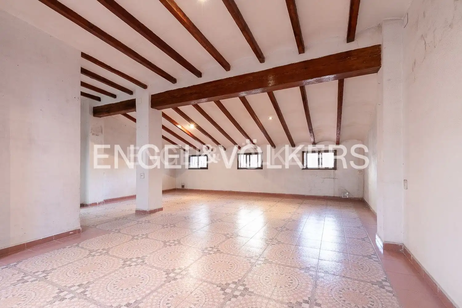 Wohnung zum Verkauf in Valencia mit Klimaanlage, Heizung und Abstellraum