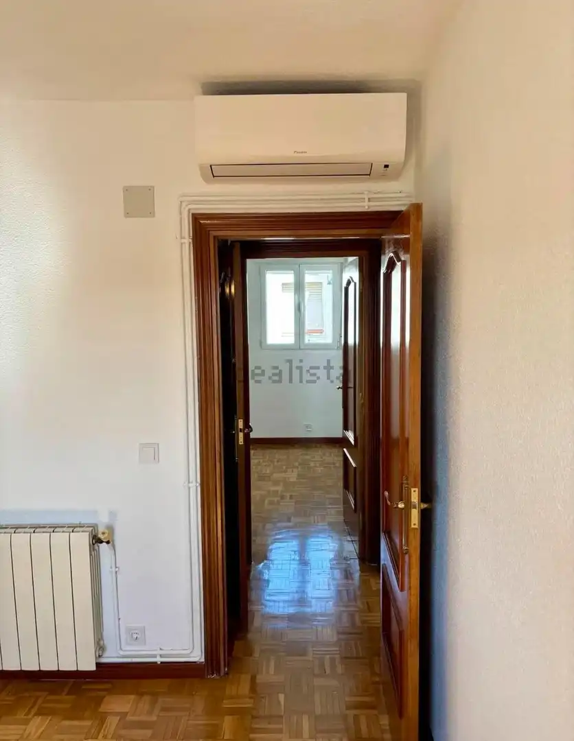 Dormitori de Pis de lloguer en Madrid amb Aire condicionat, Calefacció i Terrassa