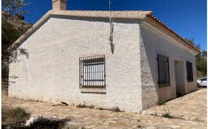 Vista exterior de Finca rústica en venda en Vélez-Blanco amb Jardí privat