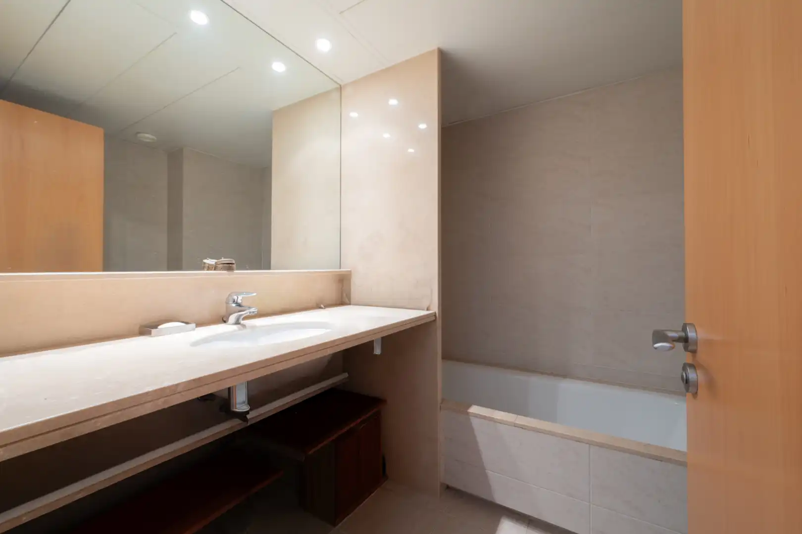 Bathroom of Flat for sale in Barcelona