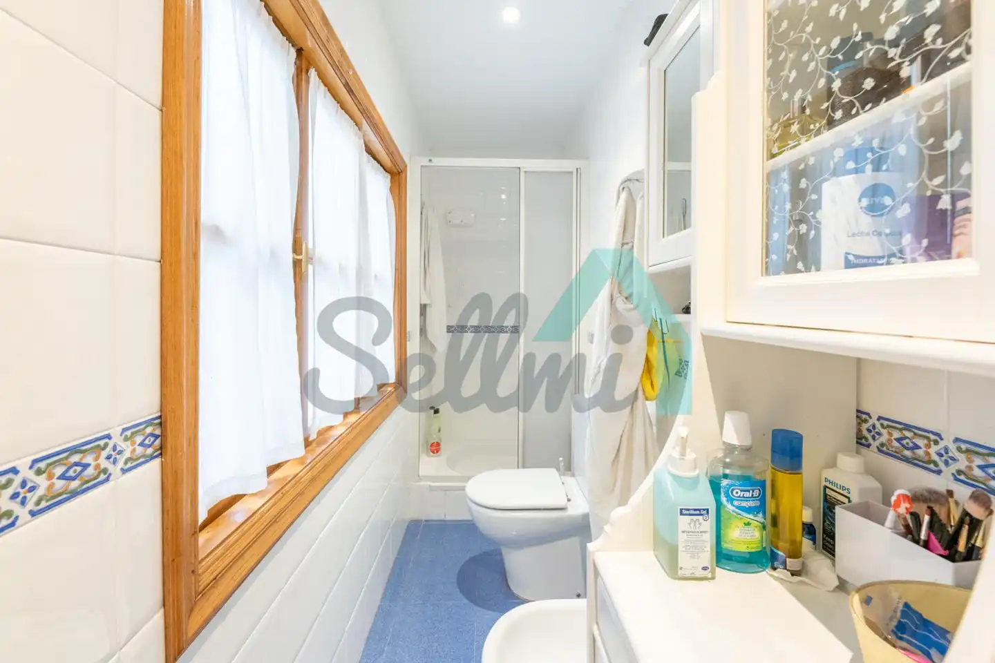 Bathroom of Flat for sale in Oviedo   with Heating, Parquet flooring and Terrace