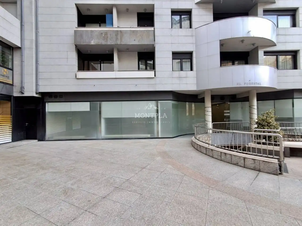 Locale commerciale in affitto a Les Escaldes, imagen 4