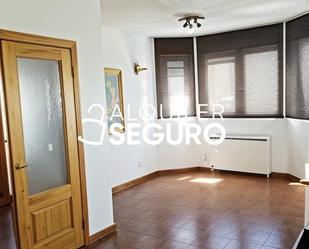 Dormitori de Casa o xalet de lloguer en El Espinar amb Calefacció, Terrassa i Traster