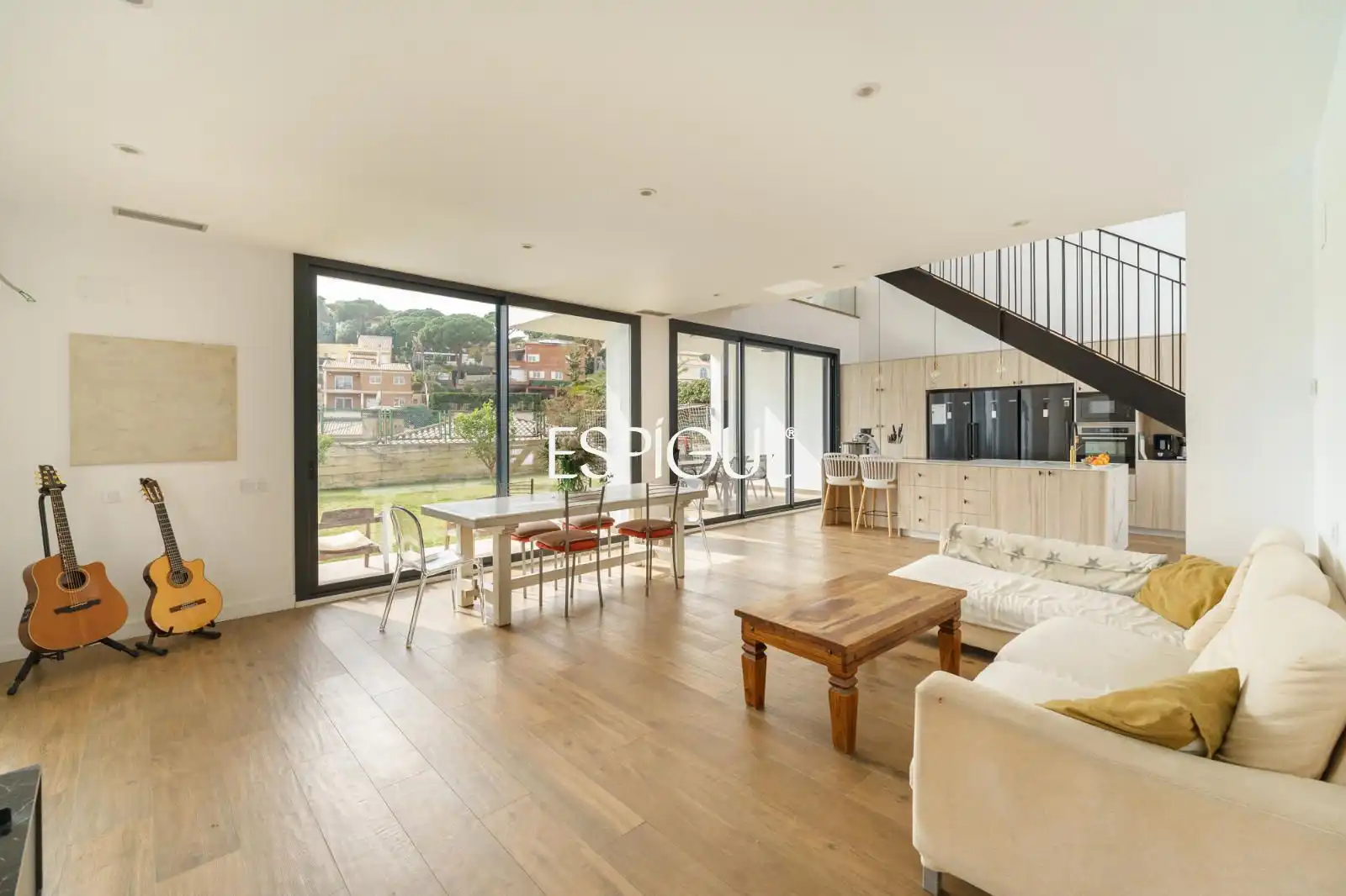 Sala d'estar de Casa o xalet en venda en Premià de Dalt amb Aire condicionat, Calefacció i Jardí privat
