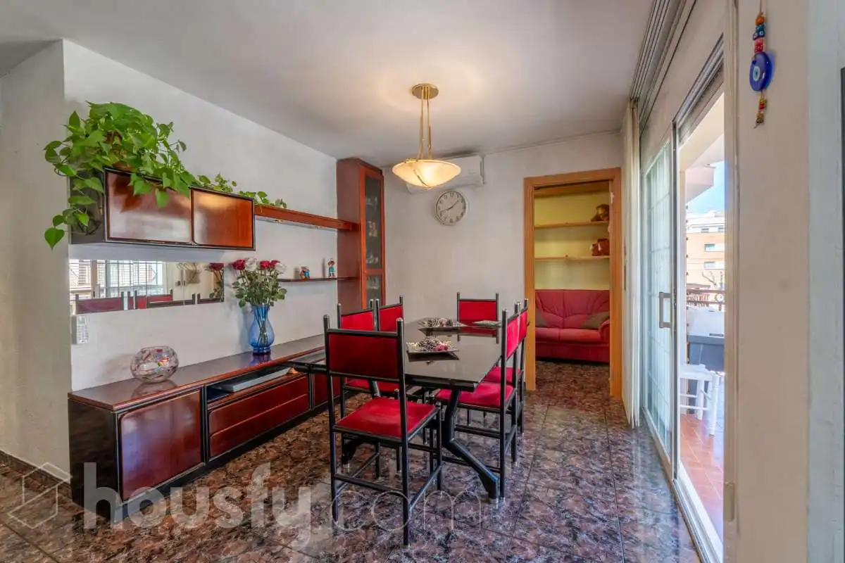Dining room of Flat for sale in Vilanova i la Geltrú  with Air Conditioner and Balcony