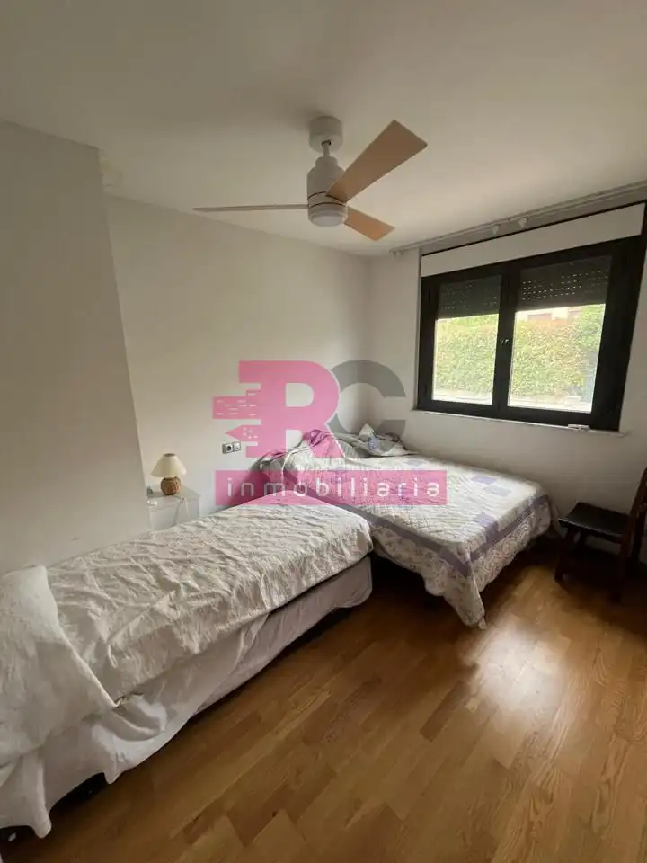 Schlafzimmer von Einfamilien-Reihenhaus zum Verkauf in Cabrerizos mit Heizung, Privatgarten und Terrasse