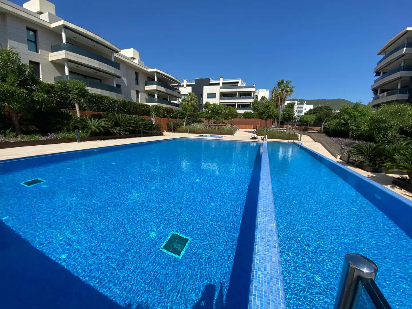 Piscina de Apartament en venda en Eivissa amb Aire condicionat, Calefacció i Jardí privat