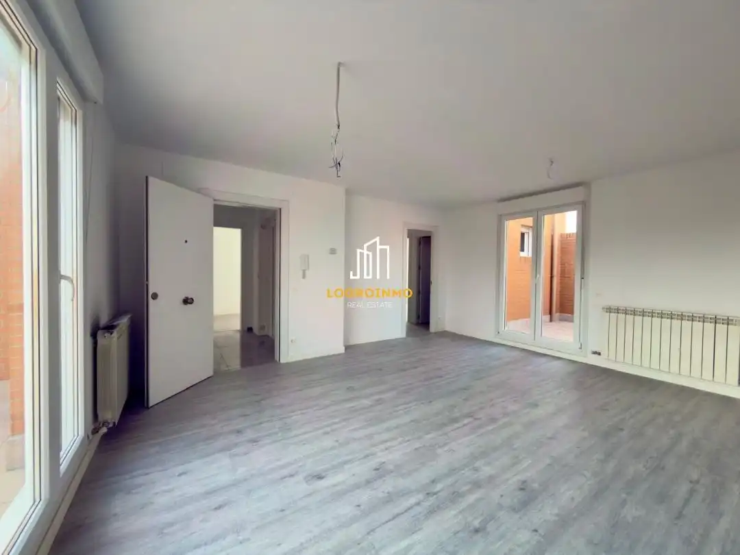 Wohnzimmer von Wohnung zum Verkauf in Lardero mit Heizung, Parkett und Terrasse