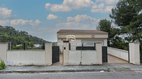 En CASTELLGALÍ  Chalet independiente, necesita reforma integral
