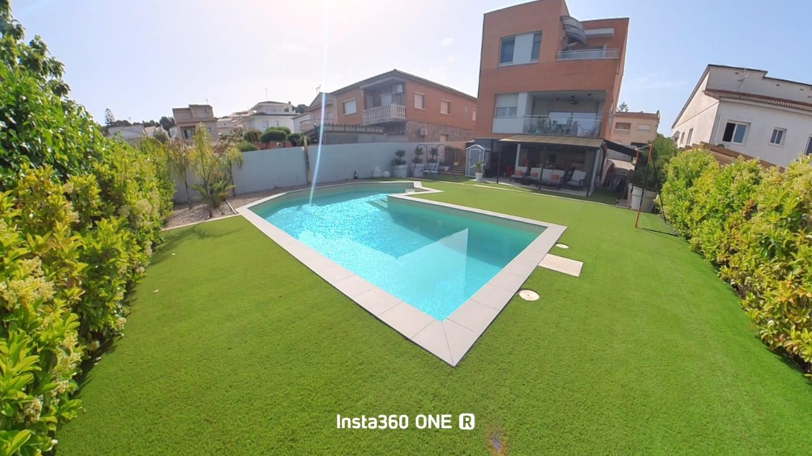 Swimming pool of House or chalet for sale in El Vendrell  with Air Conditioner, Heating and Private garden