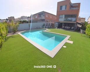 Swimming pool of House or chalet for sale in El Vendrell  with Air Conditioner, Heating and Private garden