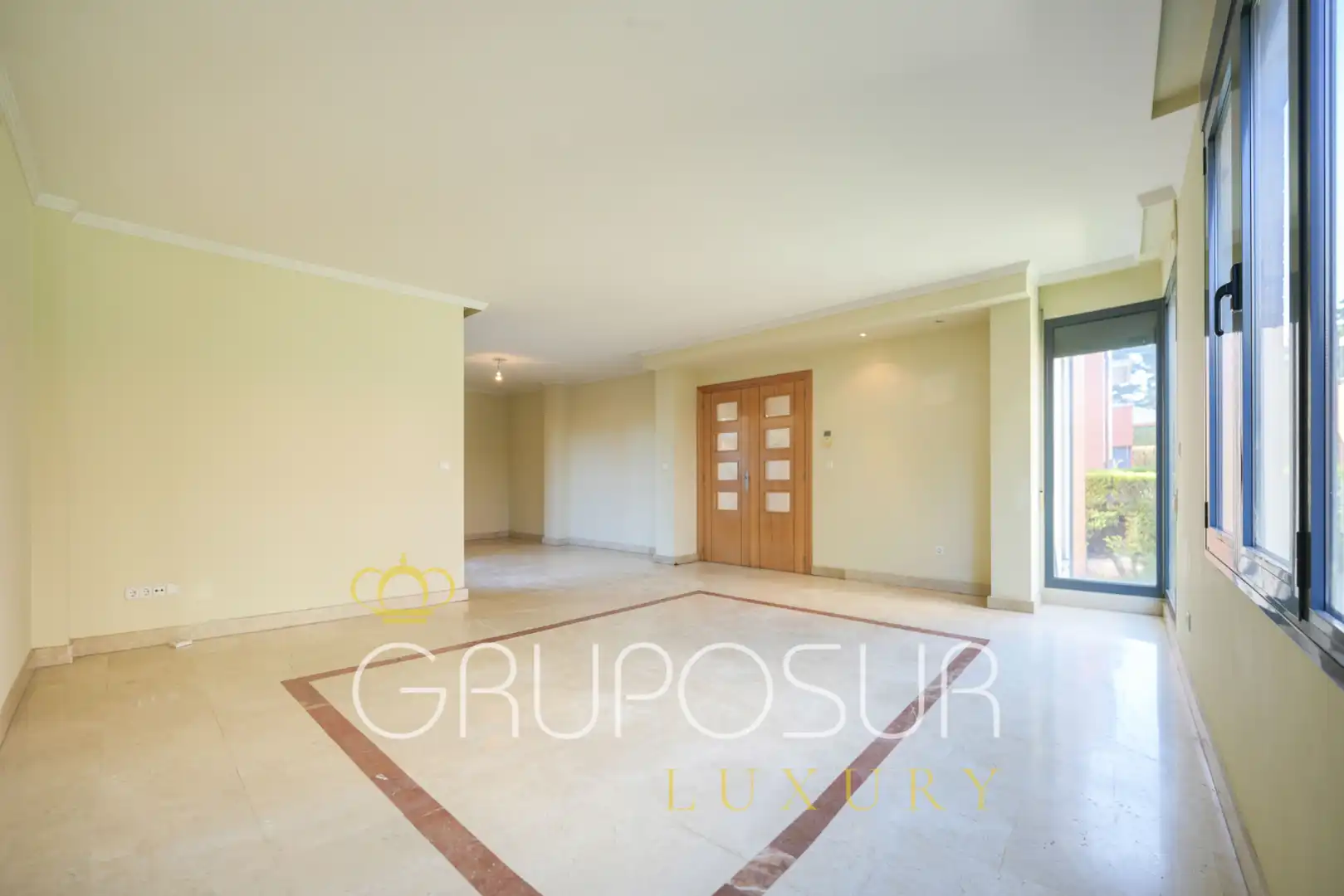 Sala d'estar de Casa adosada en venda en Valladolid amb Calefacció, Jardí privat i Parquet
