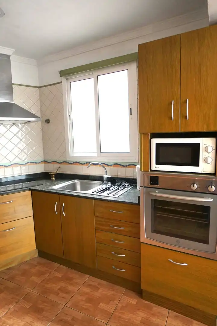 Cuina de Àtic de lloguer en Las Palmas de Gran Canaria amb Terrassa i Moblat
