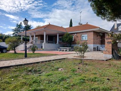 Vista exterior de Casa o xalet en venda en Galapagar amb Aire condicionat, Calefacció i Jardí privat