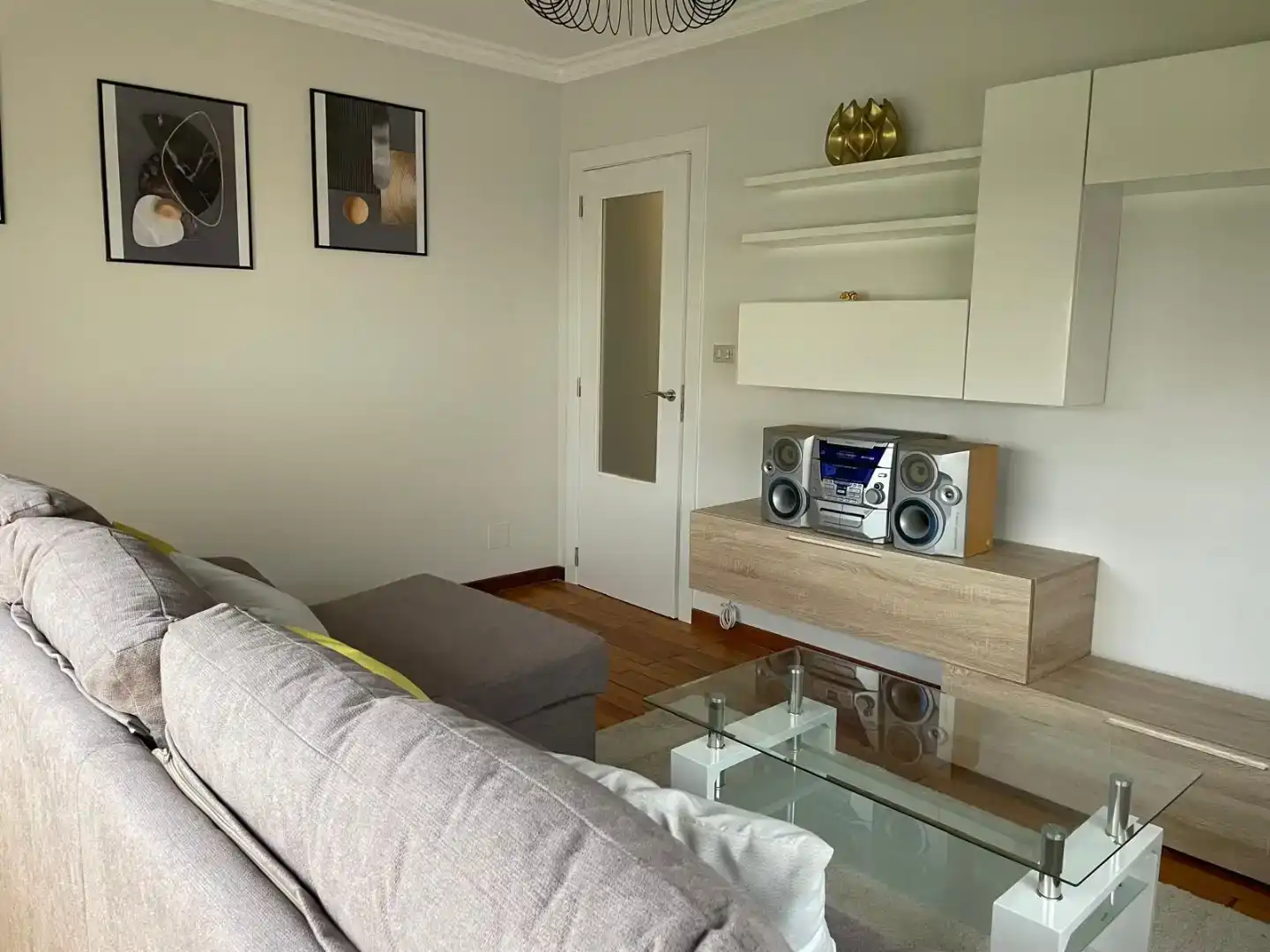 Wohnzimmer von Wohnung zur Miete in Cedeira mit Parkett, Möbliert und Ofen