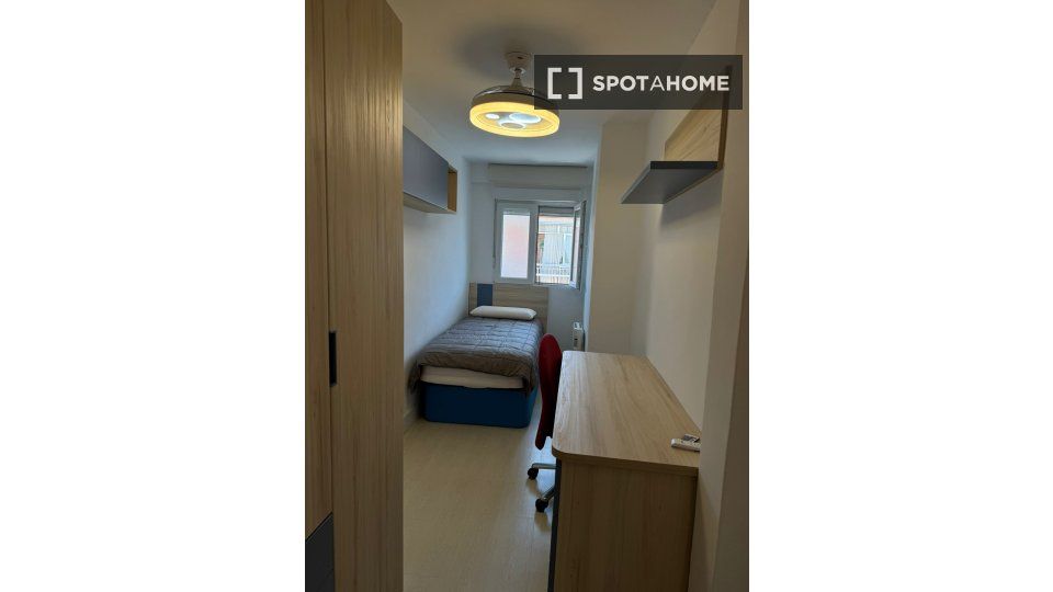 Bedroom of Flat to rent in Leganés  with Air Conditioner, Heating and Furnished