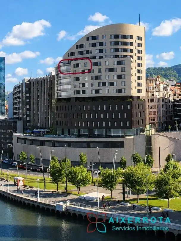 Vista exterior de Pis de lloguer en Bilbao  amb Calefacció, Terrassa i Forn
