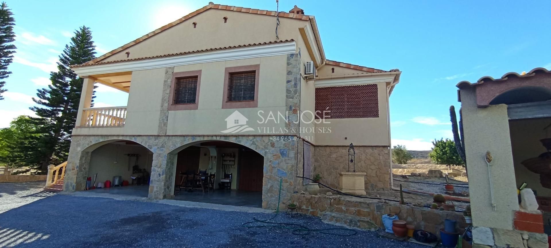 Vista exterior de Casa o xalet en venda en Alicante / Alacant amb Aire condicionat, Calefacció i Jardí privat