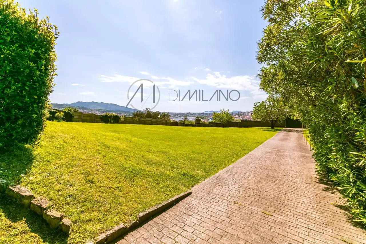 Casa o chalet en venta en Vigo  con Calefacción, Jardín privado y Parquet