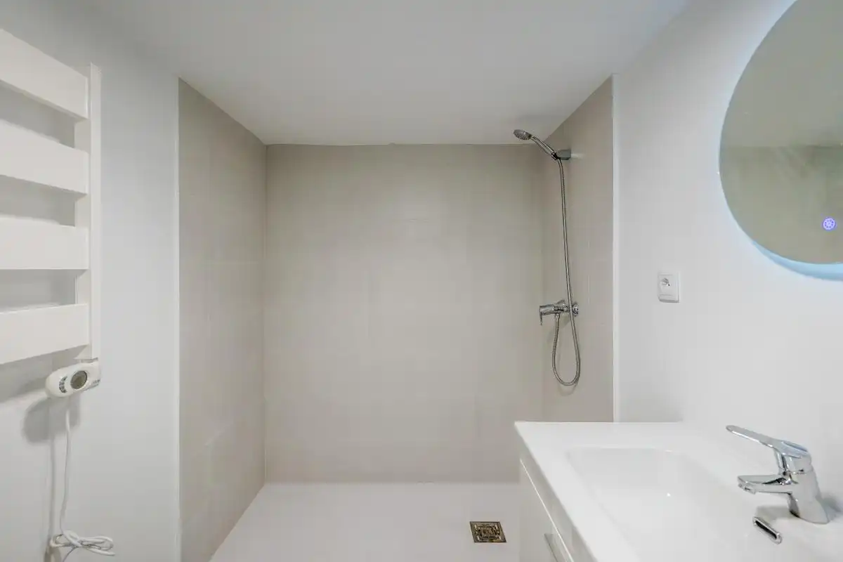 Badezimmer von Erdgeschoss zum Verkauf in Pozuelo de Alarcón mit Klimaanlage und Heizung