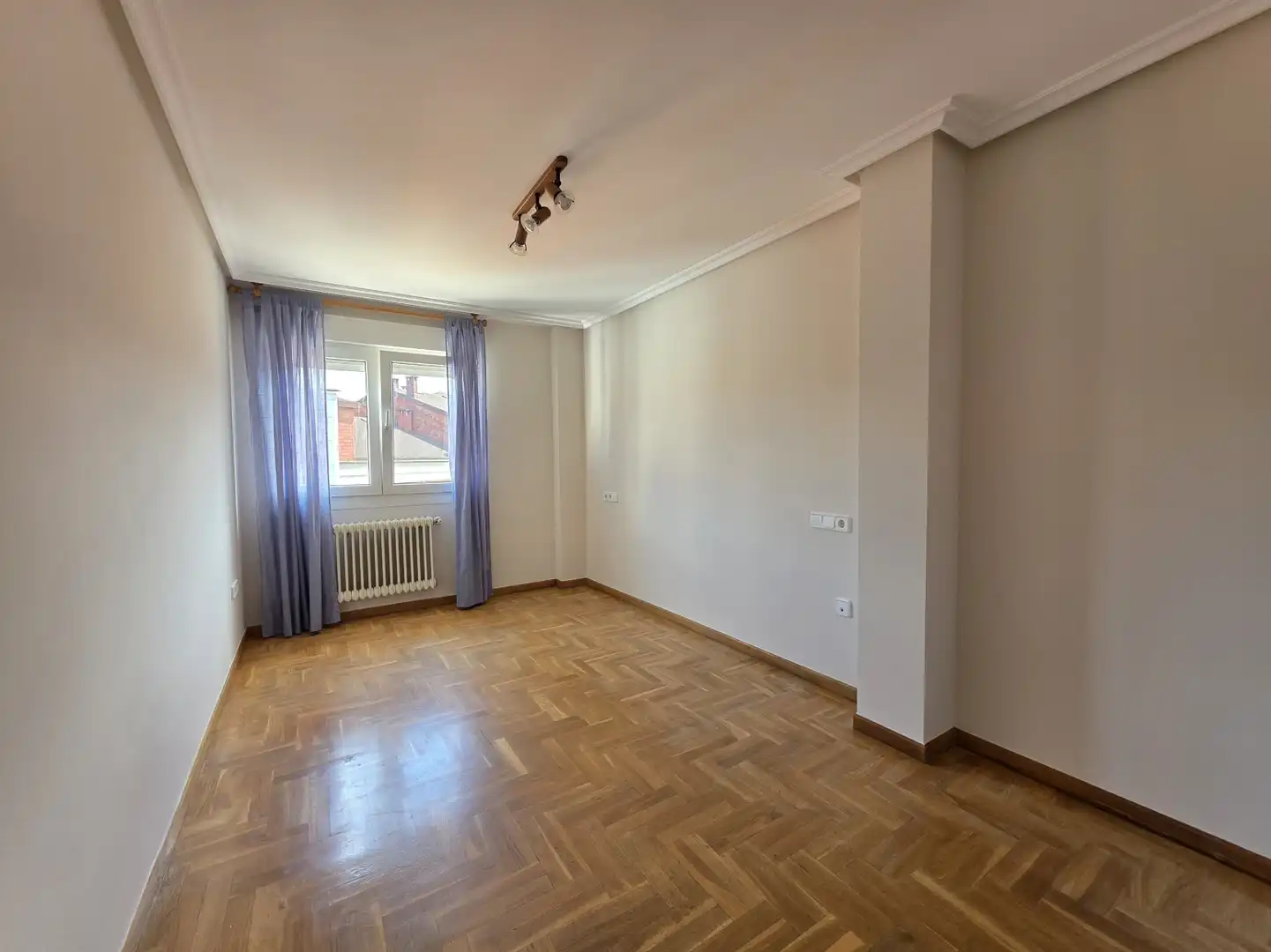 Bedroom of Flat for rent in Siero  with Heating, Parquet flooring and Storage room