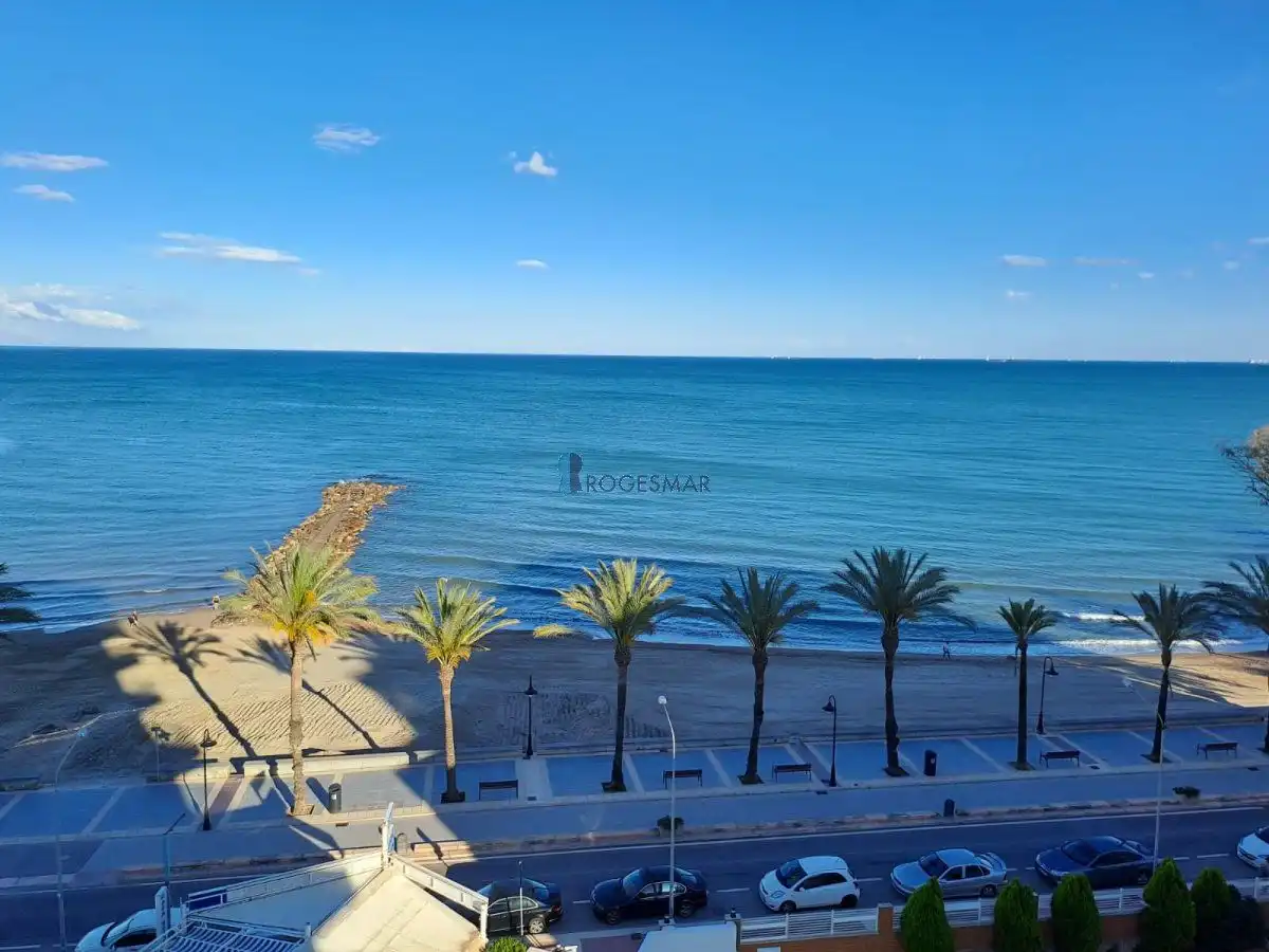 Vista exterior de Apartament en venda en Benicasim / Benicàssim amb Piscina comunitària