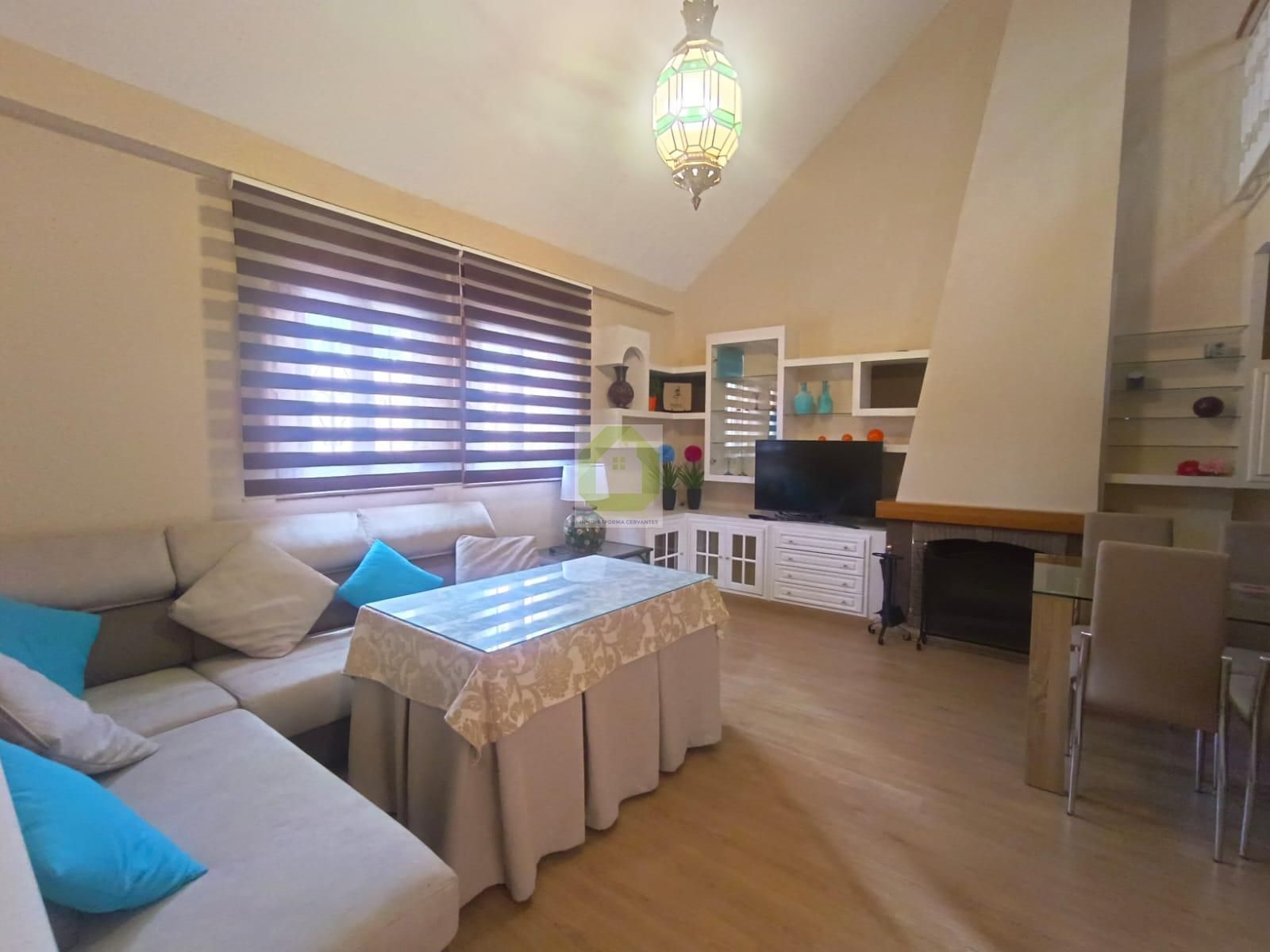 Sala d'estar de Casa o xalet de lloguer en Ogíjares amb Traster, Moblat i Piscina comunitària