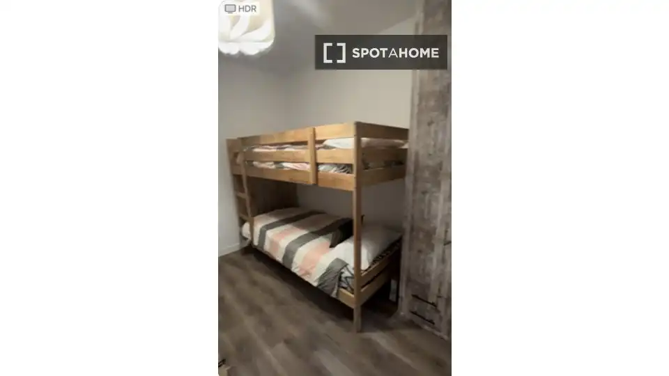 Room in Canyelles