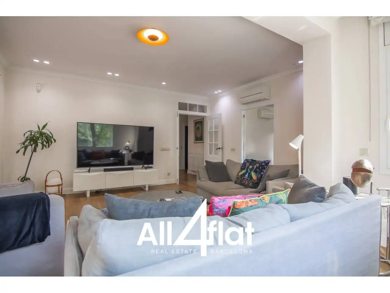 Living room of Flat for sale in Barcelona  with Air Conditioner, Heating and Parquet flooring