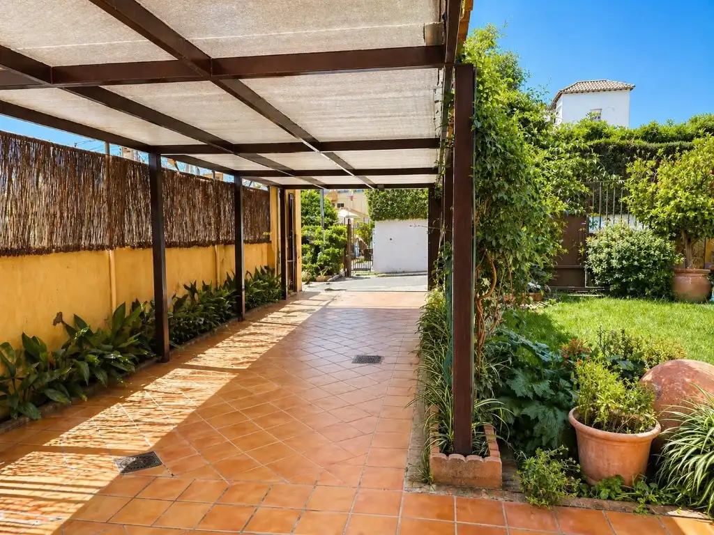 Terrassa de Casa o xalet en venda en Córdoba amb Jardí privat, Terrassa i Traster