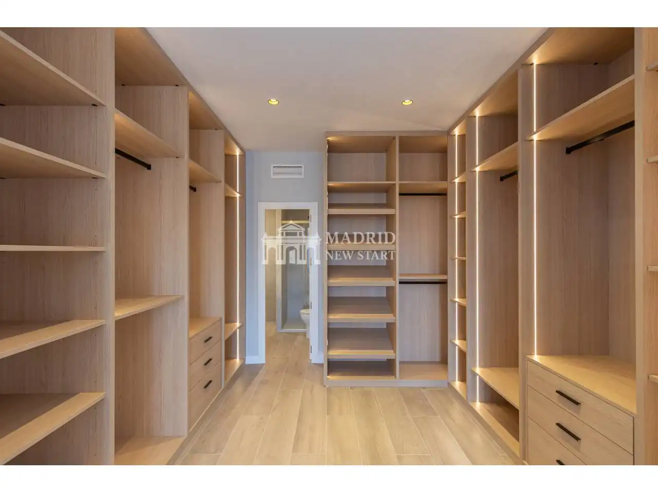 Bedroom of Flat for rent in Madrid  with Air Conditioner, Heating and Terrace