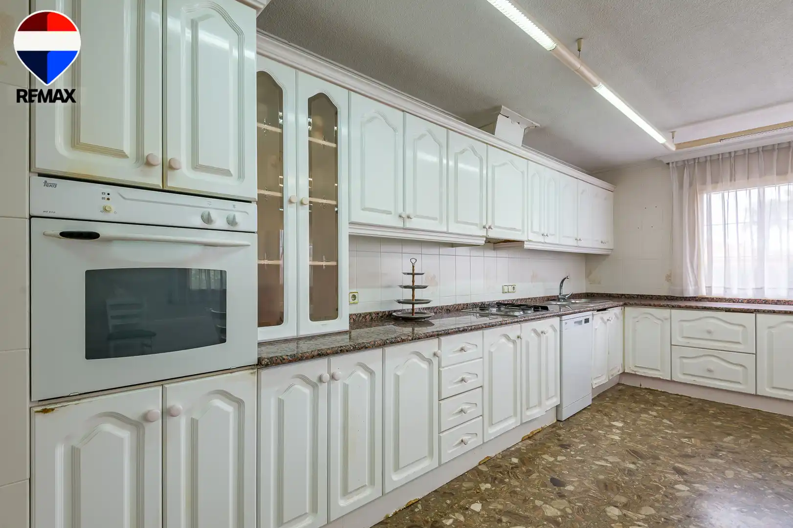 Cuina de Casa o xalet en venda en Sant Joan d'Alacant amb Aire condicionat, Jardí privat i Terrassa