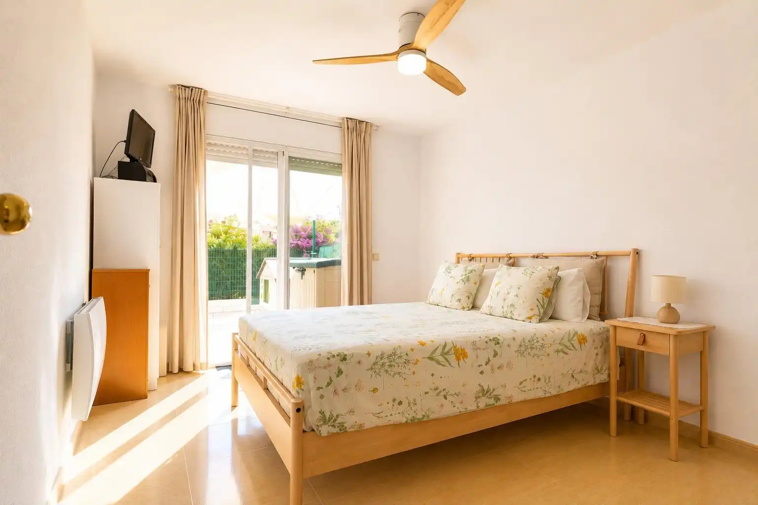 Dormitori de Casa o xalet en venda en Mont-roig del Camp amb Jardí privat, Terrassa i Piscina comunitària