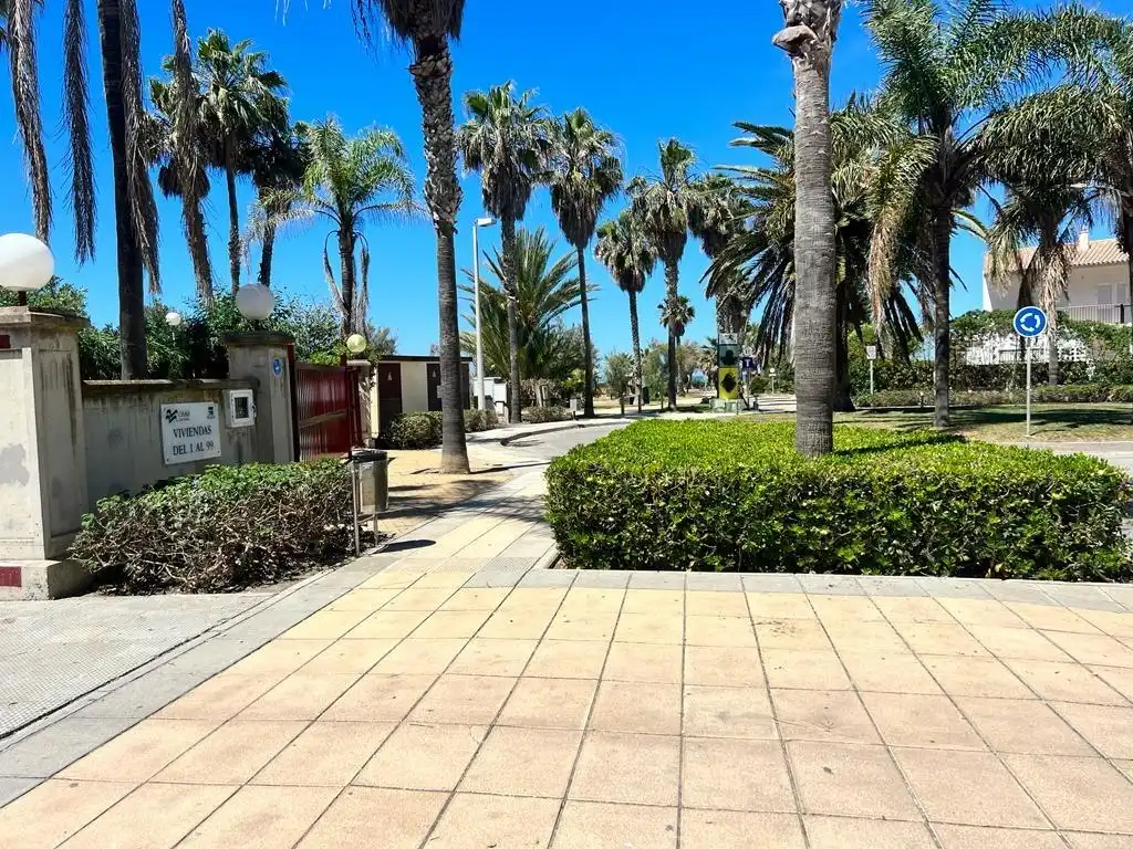Vista exterior de Apartamento de alquiler en Rota con Jardín privado, Terraza y Amueblado