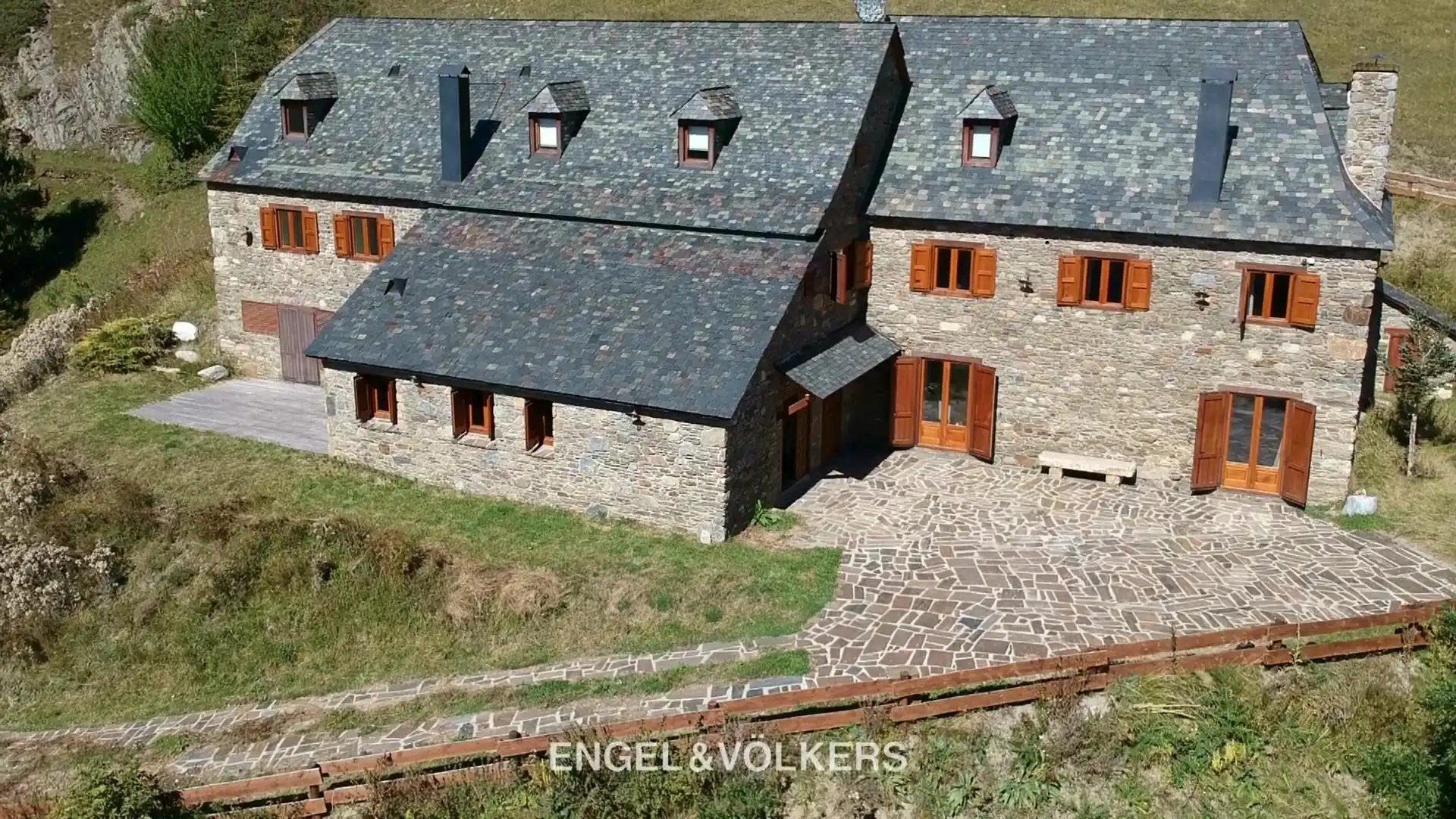 Vista exterior de Casa o xalet en venda en Naut Aran amb Calefacció, Jardí privat i Parquet