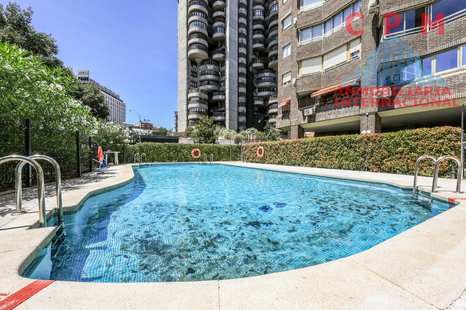Schwimmbecken von Wohnung zur Miete in Madrid mit Klimaanlage, Heizung und Parkett