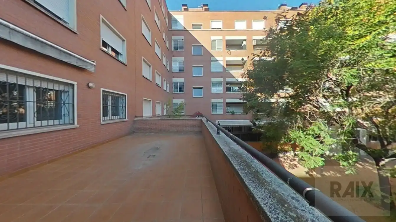 Vista exterior de Piso en venta en Sabadell con Calefacción y Terraza