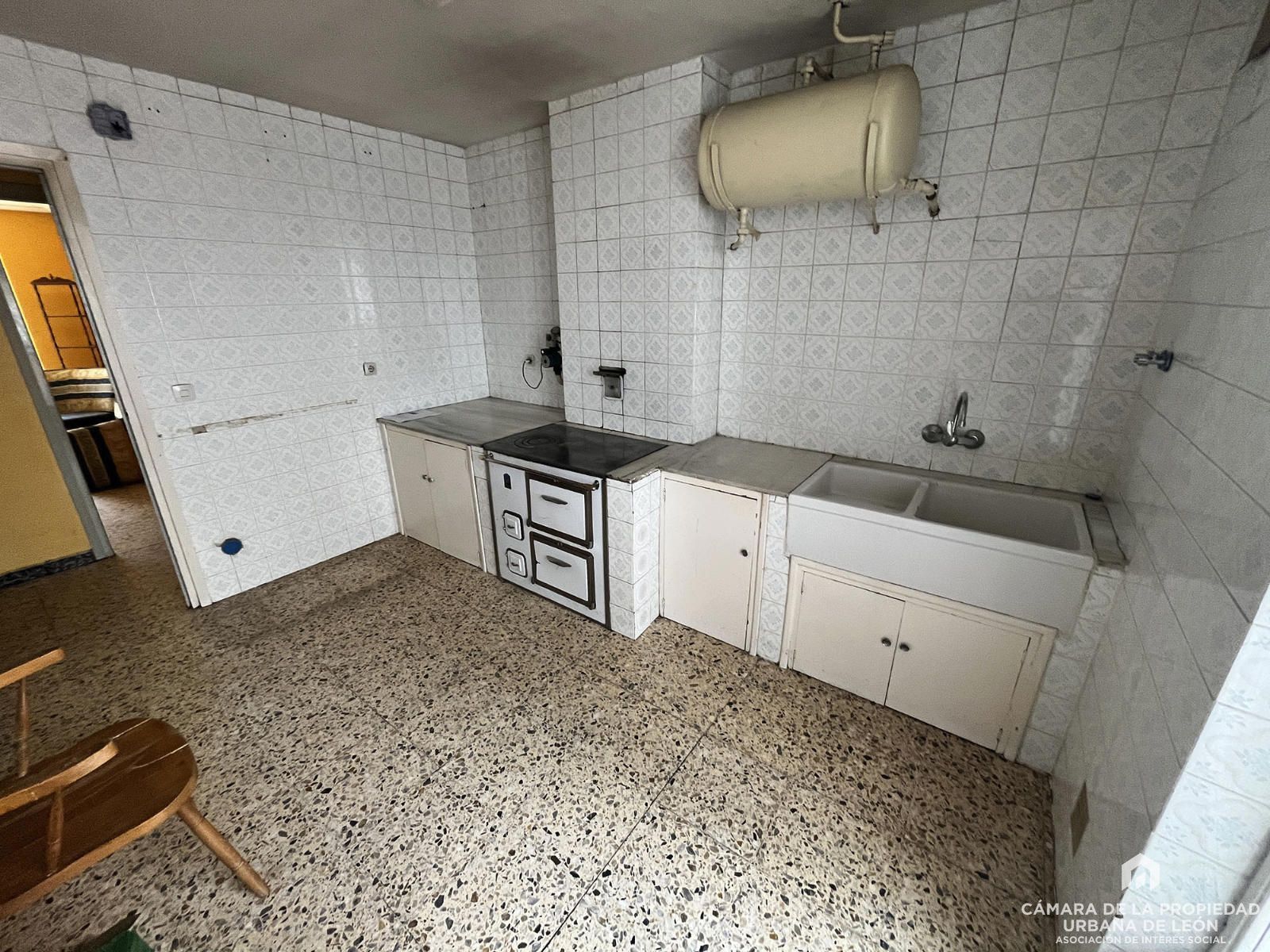 Küche von Wohnung zum Verkauf in León Capital  mit Heizung und Terrasse