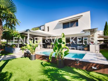 Casa con piscina in vendita a Carrer Port Joan
